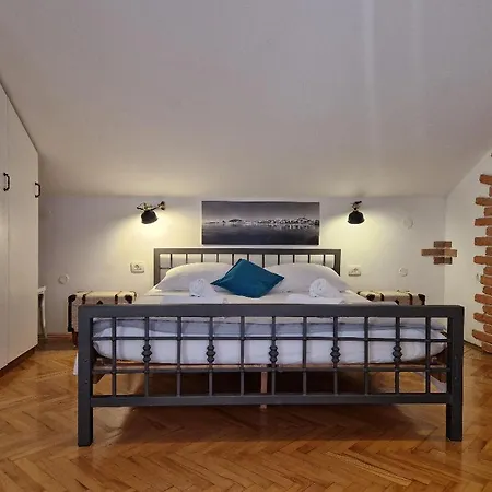 Old Split-two Sisters Appartement *